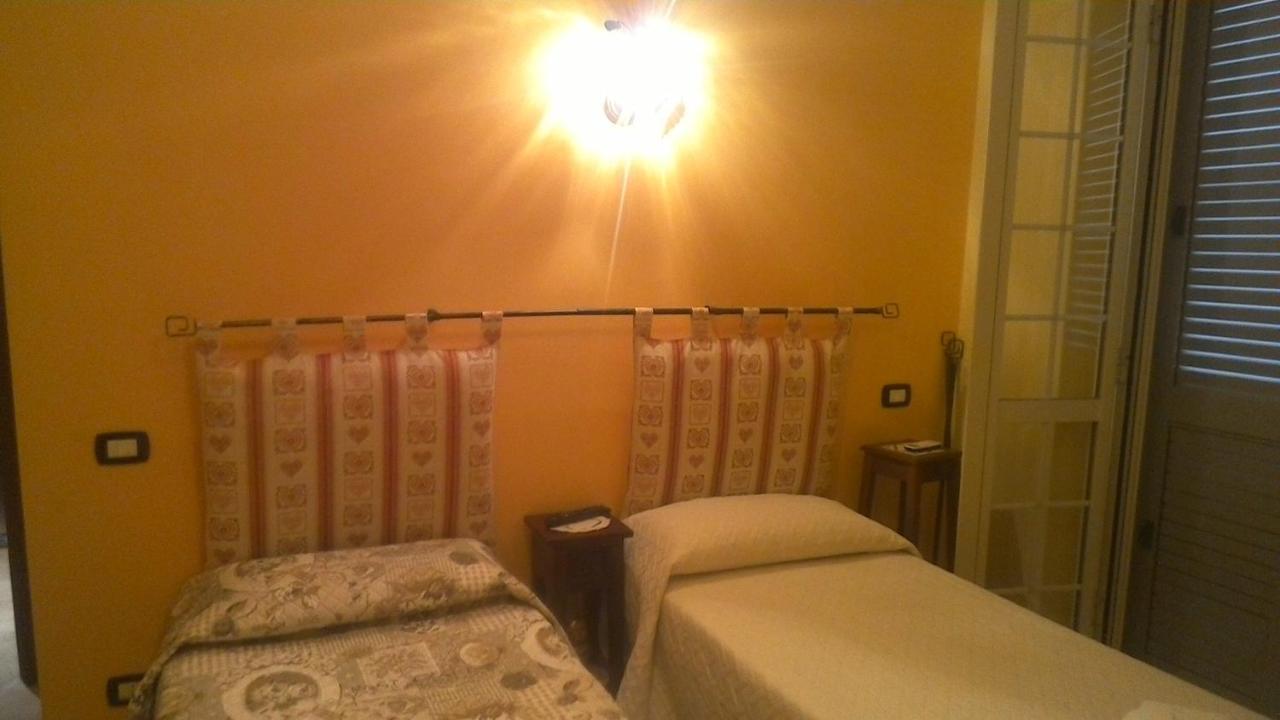 La Bella Ninfa Bed & Breakfast Sermoneta Exterior photo